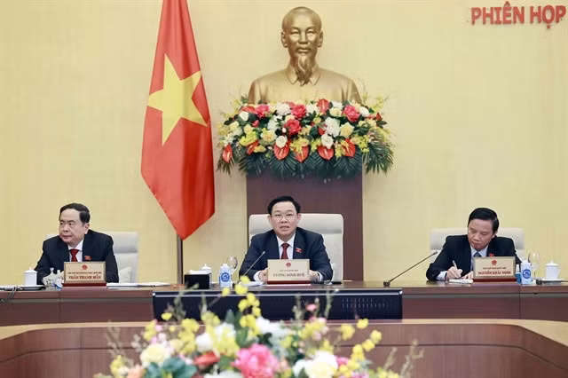 National Assembly Chairman Vương Đình Huệ (centre) gives a speech at the session.
