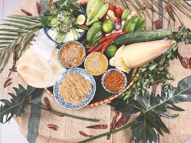 Gỏi cá Nam Ô (Nam Ô village's raw fish) represents a traditional food of Đà Nẵng's fishing village of Nam Ô. Photo courtesy of Doãn Tuấn