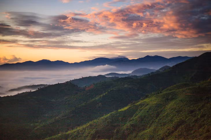 The lure of clouds in mountain pass near Da Lat ảnh 6 The lure of clouds in mountain pass near Da Lat