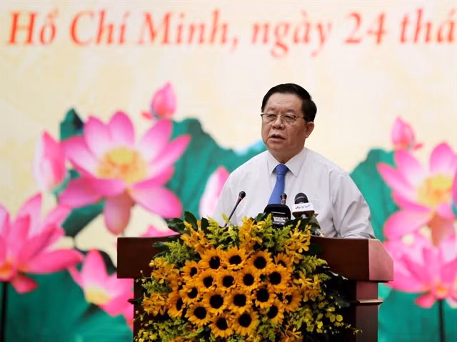 Nguyễn Trọng Nghĩa, Secretary of the Party Central Committee and head of the Party Central Committee’s Commission for Information and Education, speaks at the meeting. — VNA/VNS Photo