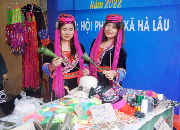 Tourists find it exciting to visit the market and wear traditional costumes.