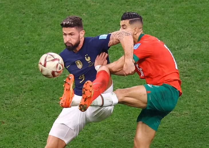 France's Olivier Giroud in action with Morocco's Jawad El Yamiq. (Photo: REUTERS)