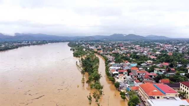 Severe flooding in the central province of Thừa Thiên-Huế in mid-October. — VNA/VNS Photo Đỗ Trưởng