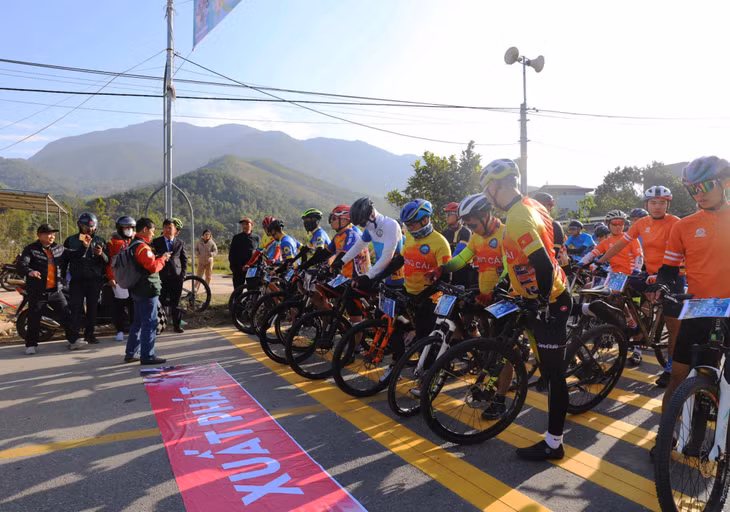 The 18-kilometer racing route began at Pac Lieng hamlet.
