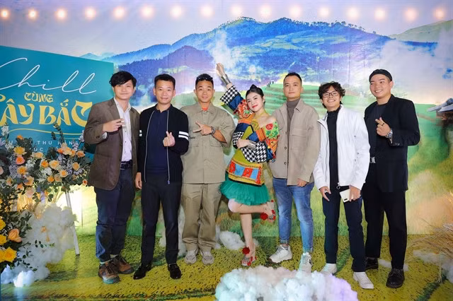 The film crew of this music project (from left): Director Đồng Nart, project director Tuấn Laman't, rapper Phúc Bồ, singer Nguyễn Thu Hằng, music director Viết Tuân, post-production technician Vương Quốc Anh, cameraman Hoàng Mũm. — Photo courtesy of Hằng Production