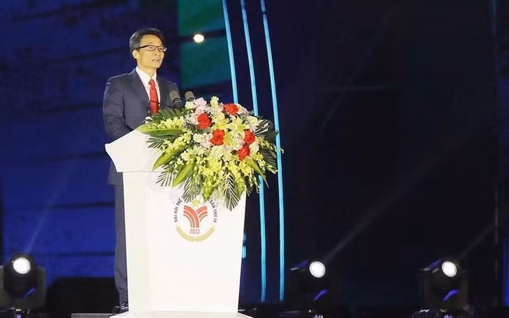 Deputy PM Vu Duc Dam declares the opening of the 9th National Games.