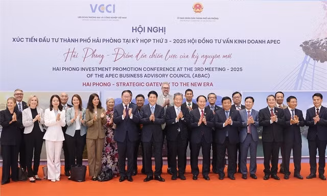State President Lương Cường and delegates at the Hải Phòng Investment Promotion Conference held within the framework of the third meeting of the APEC Business Advisory Council (ABAC III) on July 15. — VNA/VNS Photo
