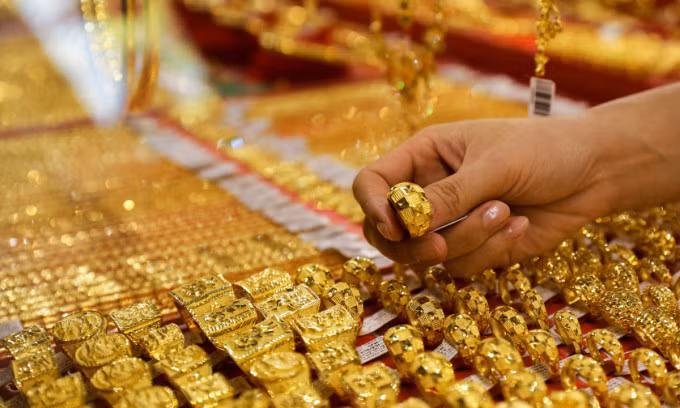 Gold nears 2-week low