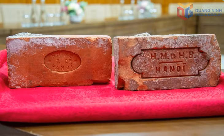 Thanks to the readily available high-calorific-value coal of the Mining Area, the bricks are dense and solid, with a distinctive deep-red colour.