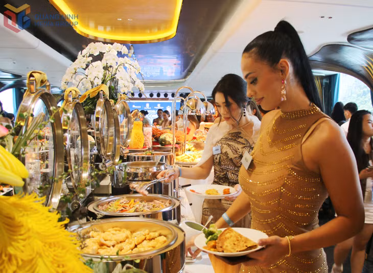 Contestants enjoy a diverse menu aboard the cruise, prepared to suit the culinary cultures of different countries and territories.