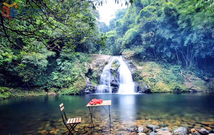 Scenic streams and waterfalls offer ideal summer escapes for visitors. Photo taken at Khe Tien Waterfall in Khe Tien Village, Hoanh Mo Commune.