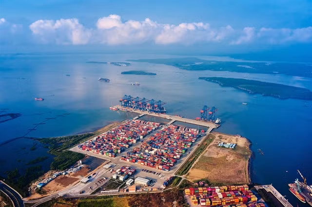 Việt Nam's administrative rearrangement plan aims to connect localities without a coastline with seaside areas to create more space for development. — VNA/VNS Photo Hồng Đạt