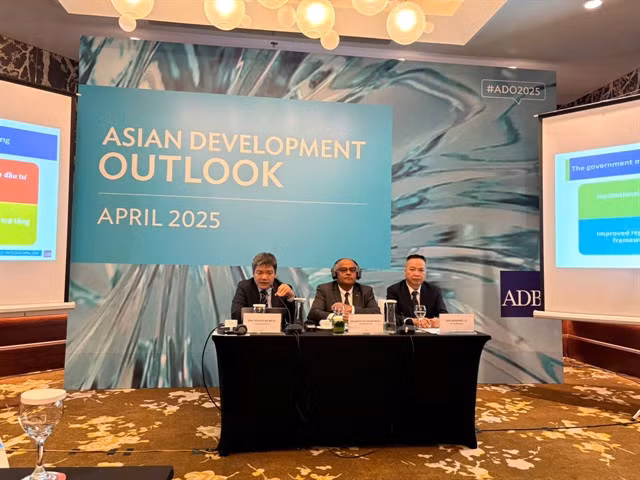 The ADB meeting released economic growth forecasts for Việt Nam in 2025 and 2026 in Hà Nội on Wednesday. VNS Photo Vũ Hoa