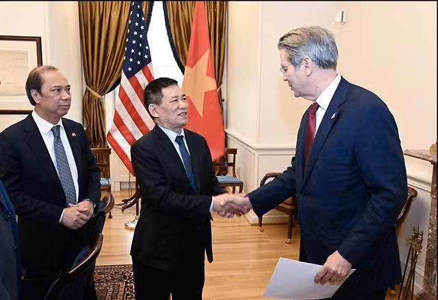 Deputy Prime Minister Hồ Đức Phớc had talks with US Treasury Secretary Scott Bessent in Washington DC on April 10. — VNA/VNS Photo