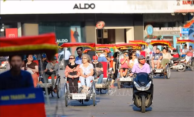 In 2024, Việt Nam welcomed 17.6 million international visitors, a 39 per cent rise from the previous year. — VNA/VNS Photo