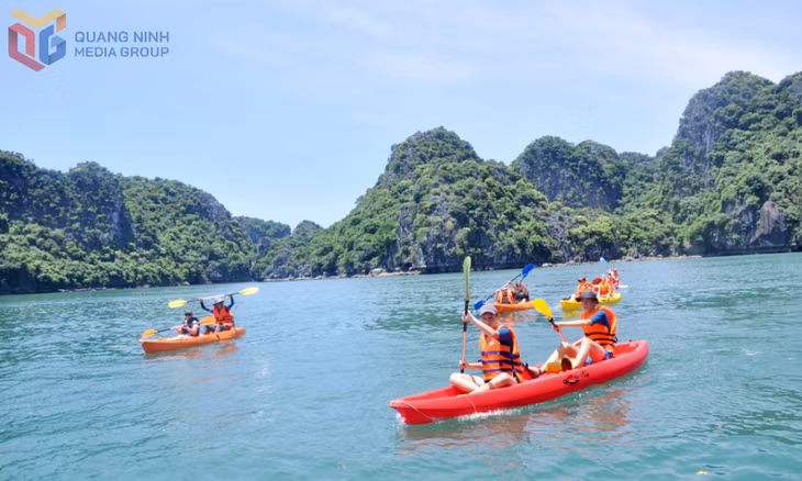 International visitors enjoy kayaking on Ha Long Bay. Photo: Phan Hang