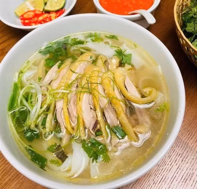 A phở gà (noodle with chicken) is one of Việt Nam's favourite phở versions.