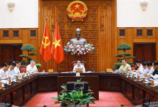 Prime Minister Phạm Minh Chính (centre) chairs a Government meeting with senior officials and Việt Nam’s negotiating team to discuss trade relations with the United States. — VNA/VNS Photo Dương Giang