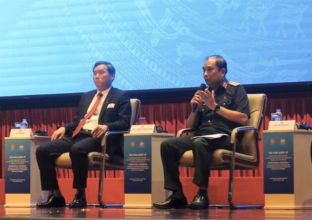 Lieutenant General Phùng Sĩ Tấn (right), Deputy Chief of the General Staff of the Việt Nam People's Army at the international conference.— VNS Photo Nguyễn Hằng