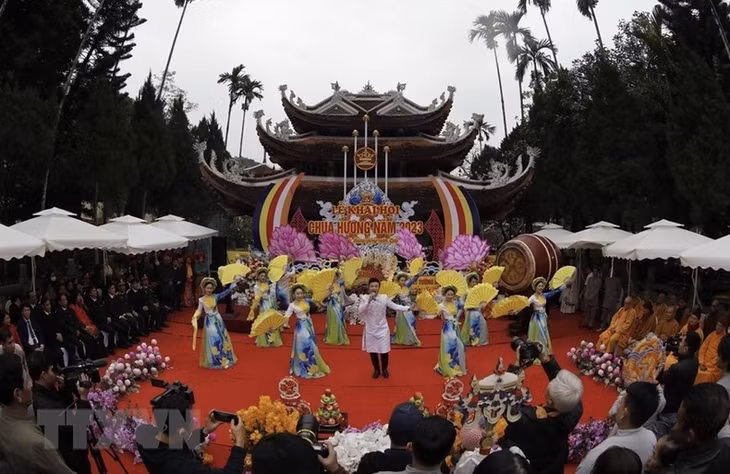 An art performance at the opening ceremony. (Photo: VNA)