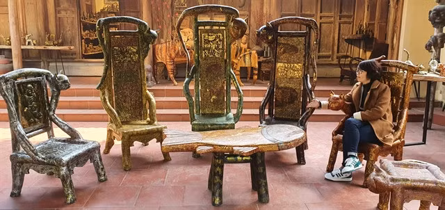 SEAT SET: The most impressive and sophisticated work in Phát's feline statue collection is the set of chairs with different colours and a fish-shaped table, which he has named 'Bữa Tiệc Ngày Xuân' (A Spring Feast).