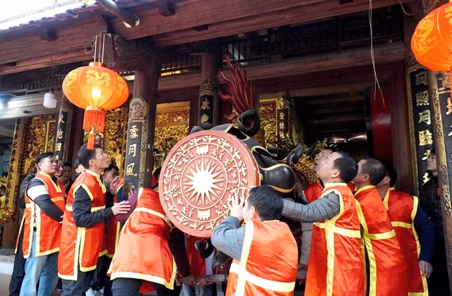 Young, strong men were carefully selected for the giant firecracker procession.