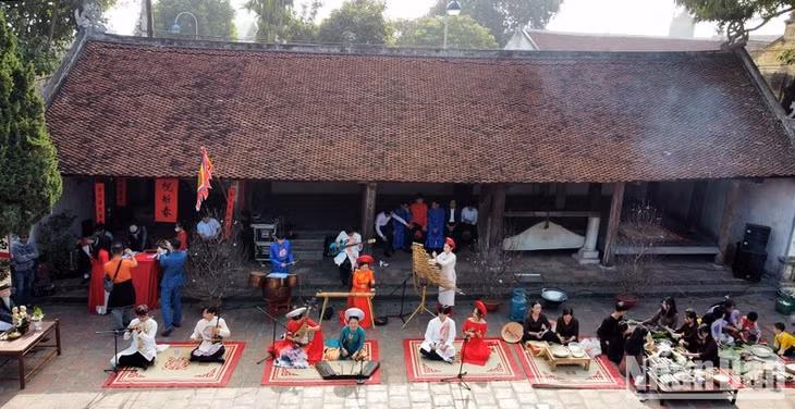Area to experience Vietnamese New Year at Mong Phu Temple.