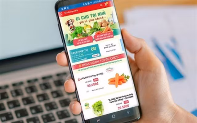 E-commerce platforms are potential channels for cooperatives to promote sales as online shopping is increasingly popular. — Photo ictvietnam.vn