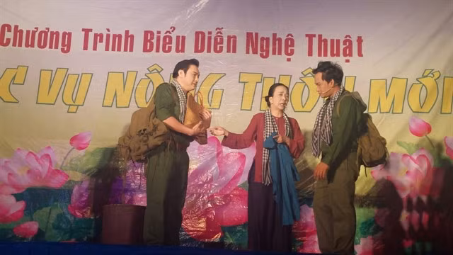 REACHING THE PEOPLE: Young artists from the Trần Hữu Trang Cải Lương Theatre will travel and offer free shows in the rural districts of HCM City during Tết (Lunar New Year) holiday. Photo courtesy of the theatre