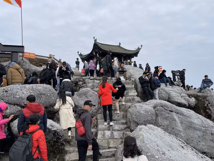 At Dong (Bronze) pagoda