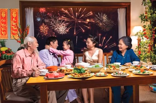 Vietnamese traditional offering trays prepared for Lunar New Year's Eve hinh anh 2
