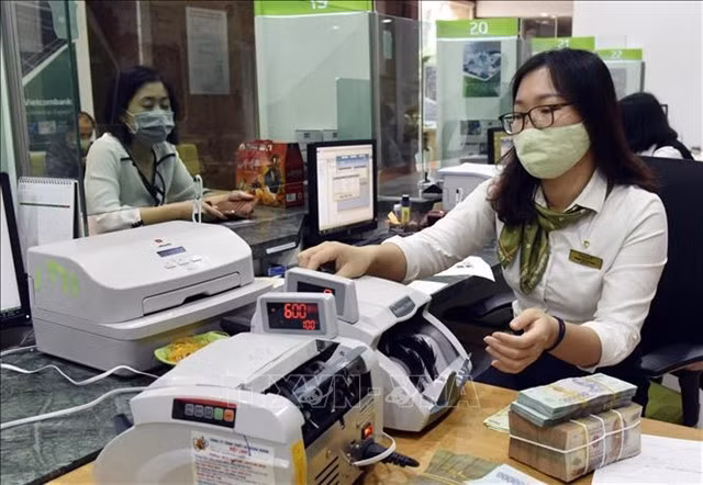 A Vietcombank's transaction office in Hà Nội. By mid-December this year, Vietcombank essentially completed targets and plans set for 2024. Photo cafef.vn