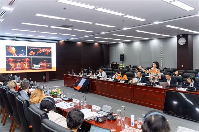 Participants join a meeting on the ending of violence against women and children in Việt Nam in 2021-25 programme in Đà Nẵng. — Photo courtesy of the UN