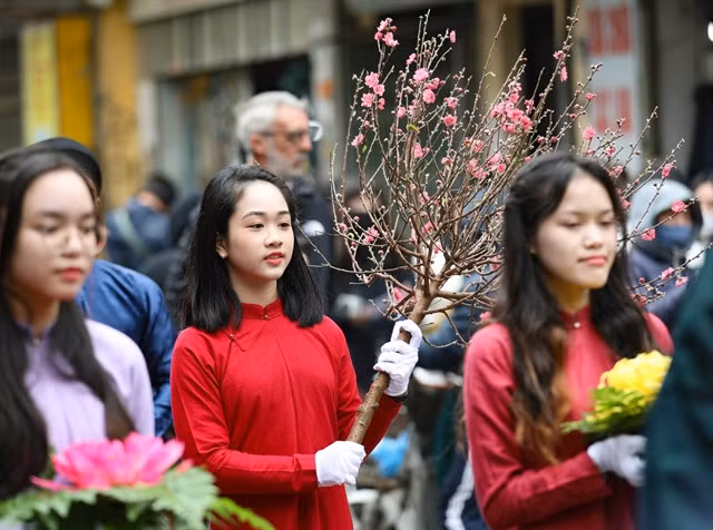 Girls take part in a festival during Tết in 2024. — VNA/VNS Photo