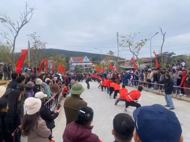The festival attracts a large number of locals and tourists.