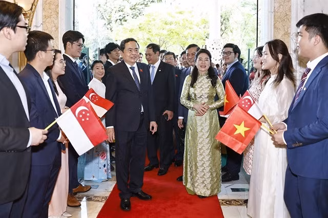National Assembly Chairman Trần Thanh Mẫn and the Vietnamese delegation arrive in Singapore on Sunday. —VNA/VNS Photo Doãn Tấn