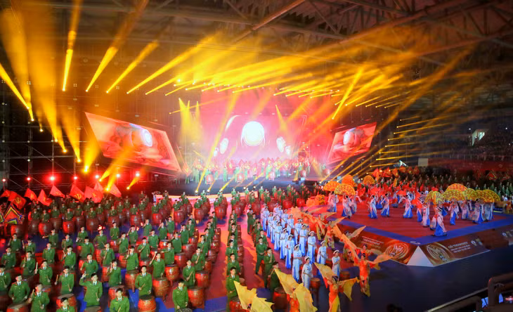 A drum show themed "Aspiration to Shine" to welcome the 2024 Asian Police Taekwondo Open Championship was perform by the People's Police Academy Drum Troupe.