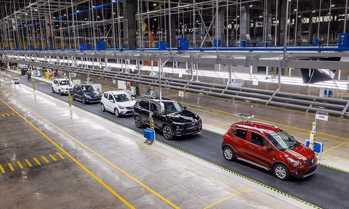 Vietnam to lower car registration fee to boost sales