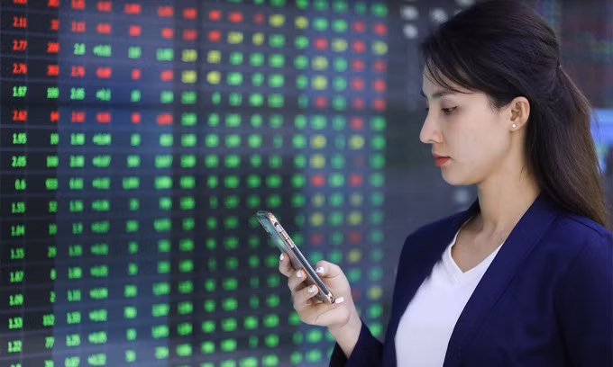 VN-Index soars by 1.25% as US, European stock futures surge