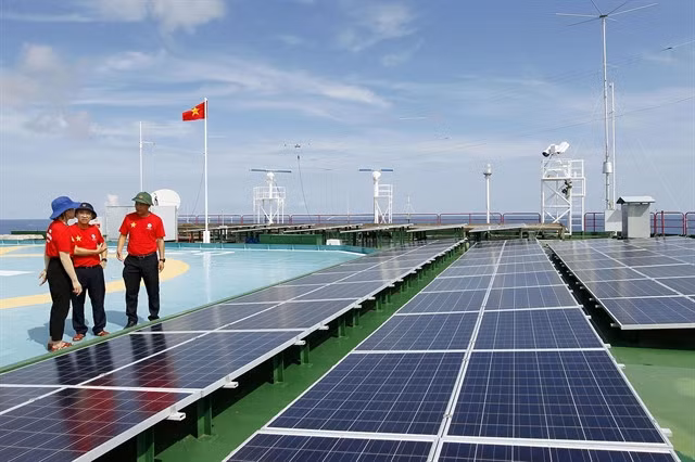 Solar panels installed on DK1-20 Rig in Trường Sa Island District. — VNA/VNS Photo Thanh Vũ