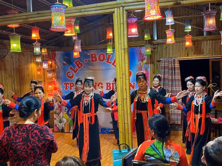 Art shows performed by local people are rich in Dao Thanh Y culture.