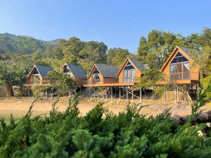 Tourists can experience slow living and primitive landscapes.