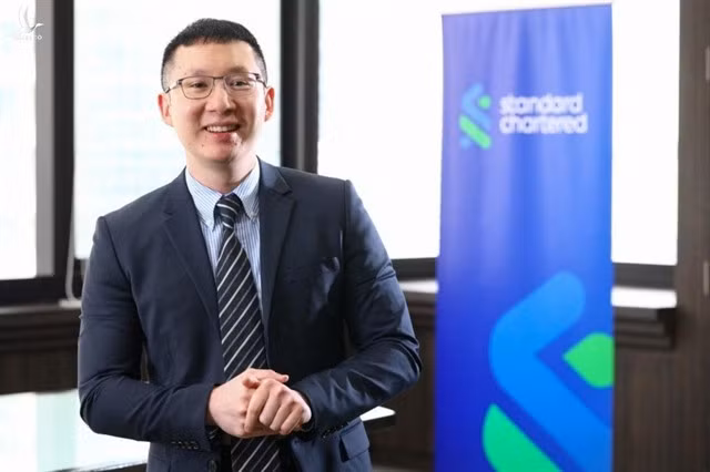 Tim Leelahaphan, Economist for Thailand and Việt Nam, Standard Chartered Bank shared the bank's economic forecast for Việt Nam. Photo courtesy of the bank