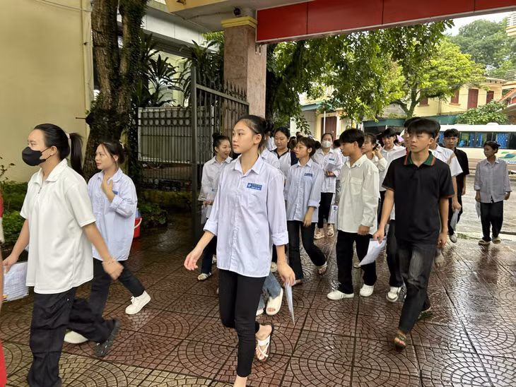 National high school graduation exam 2024 starts ảnh 3