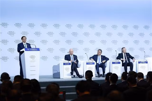 Prime Minister Phạm Minh Chính delivers a speech at the ongoing World Economic Forum Annual Meeting of the Champions in Liaoning Province, China. VNA/VNS Photo