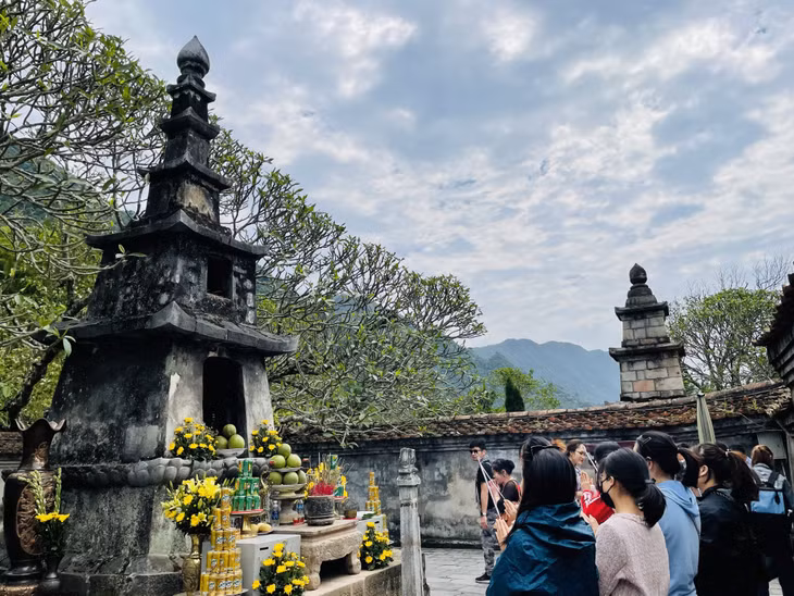 Yen Tu Mountain: serenity and ancientness ảnh 1 Yen Tu Mountain: serenity and ancientness ảnh 1