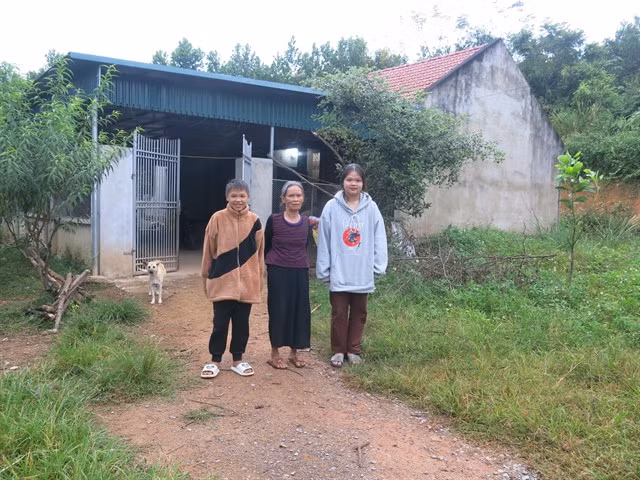 With World Vision’s support and anticipatory approach, Tuyết and her two grandchildren have been more well-prepared to cope with disaster risks.