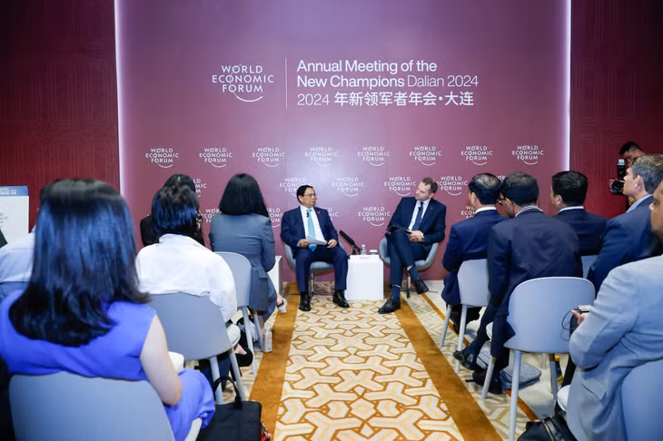 A talkshow with the WEF's startup and innovation business community. Photo: VGP