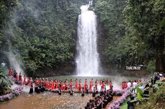 Pa Sỹ waterfall ecotourism area in Kon Tum Province's Măng Đen Town. The Central Highlands is focusing on establishing national-level tourism areas. — VNA/VNS Photo