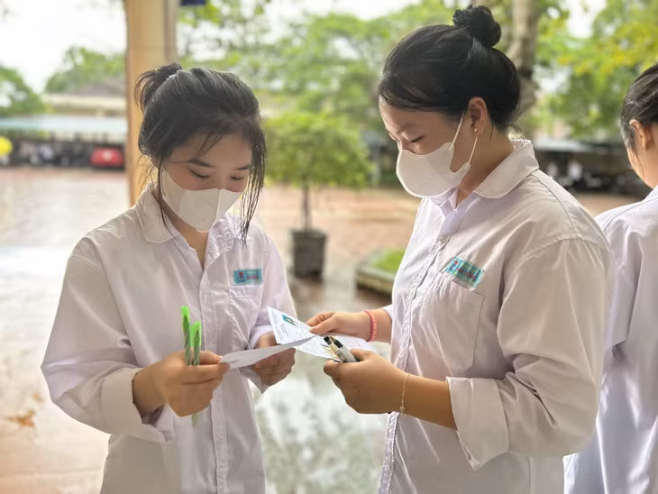 National high school graduation exam 2024 starts ảnh 6